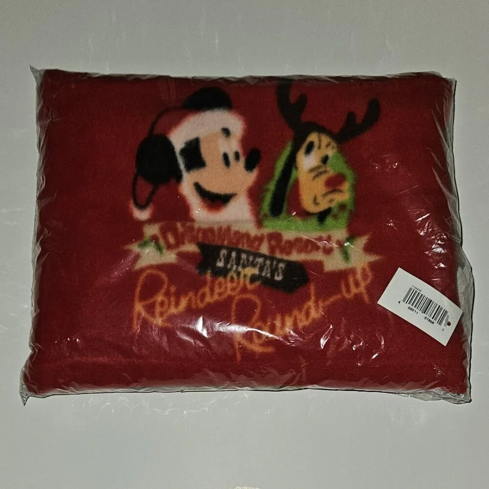 NEW Disneyland Resort Santas Reindeer Roundup Red Blanket Christmas Mickey Pluto